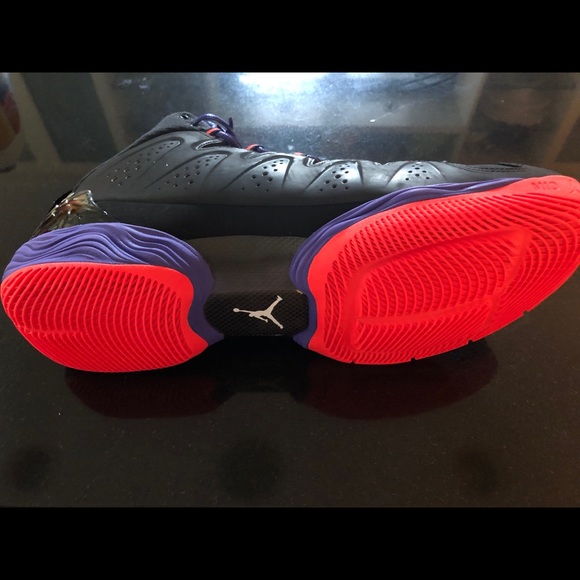 Carmelo Anthony signed Knicks game sneaker - Picture 6 of 8